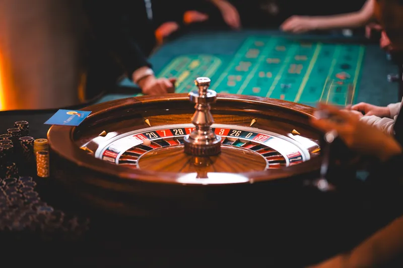 Roulette-Kessel an einem Casino-Tisch beim Maskenball Golden Mask in der Flora Köln