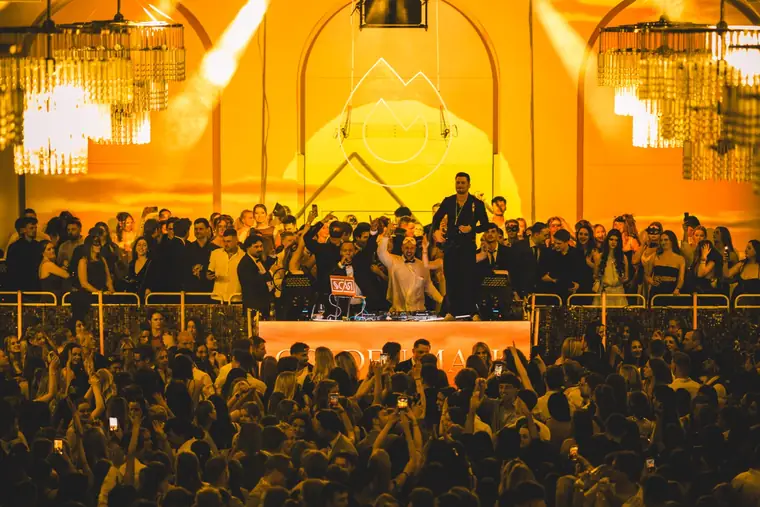 Golden stage and a full ballroom at Golden Mask in the Flora, Cologne